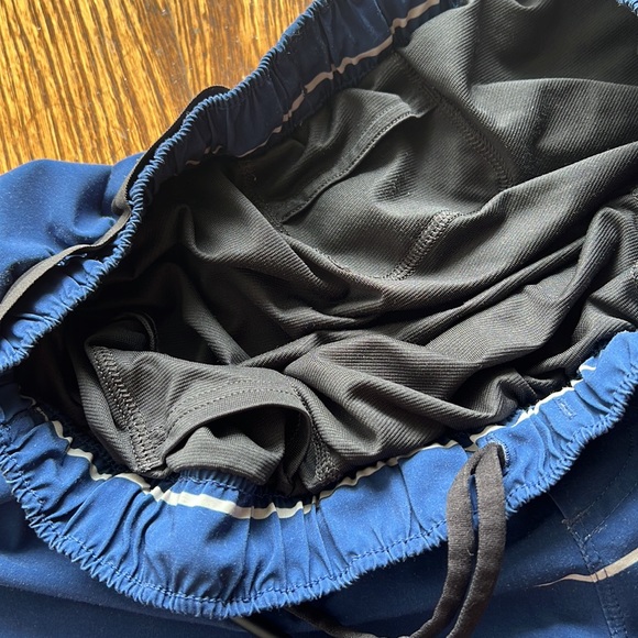 Lululemon Surge shorts, size L - Picture 4 of 12
